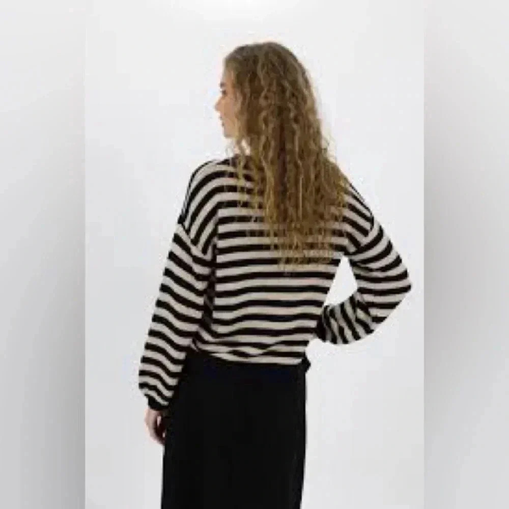 Pink Victorias Secret Stripped Crew Neck Sweater in Black and Cream Sz XL